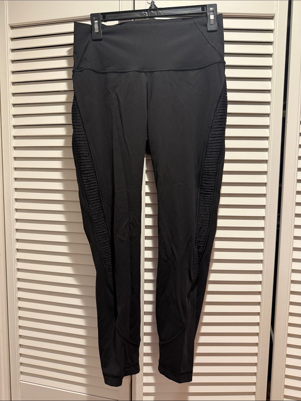 Lululemon wunder under with ruched sides - size 10